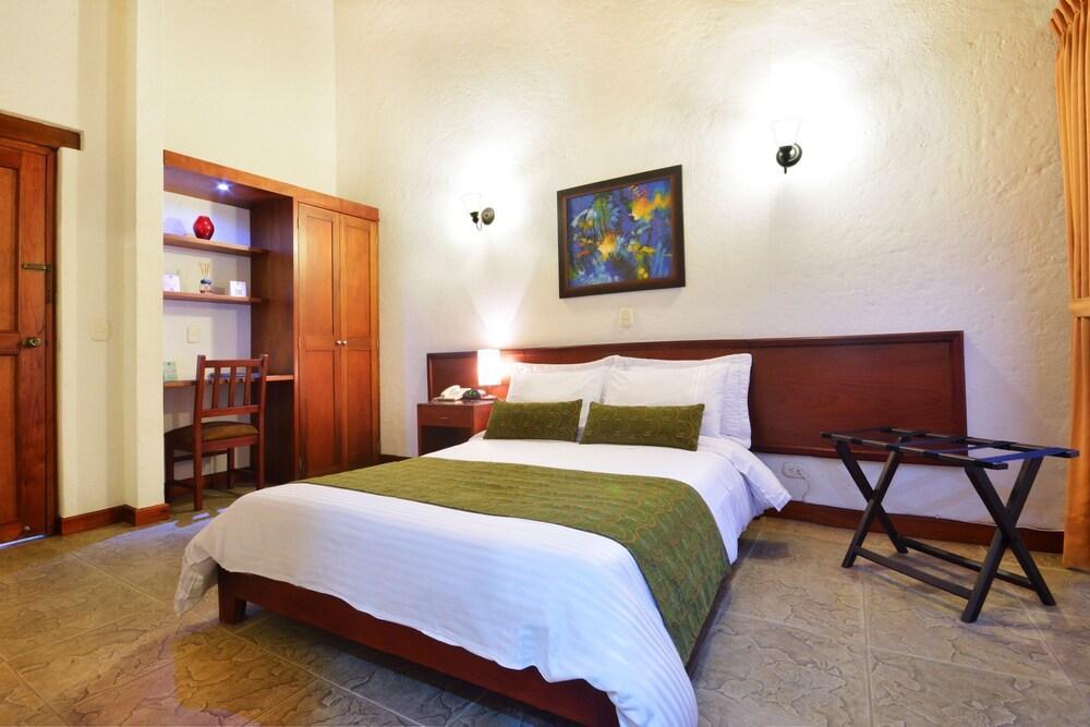 La Campana Hotel Boutique Medellin Exterior photo